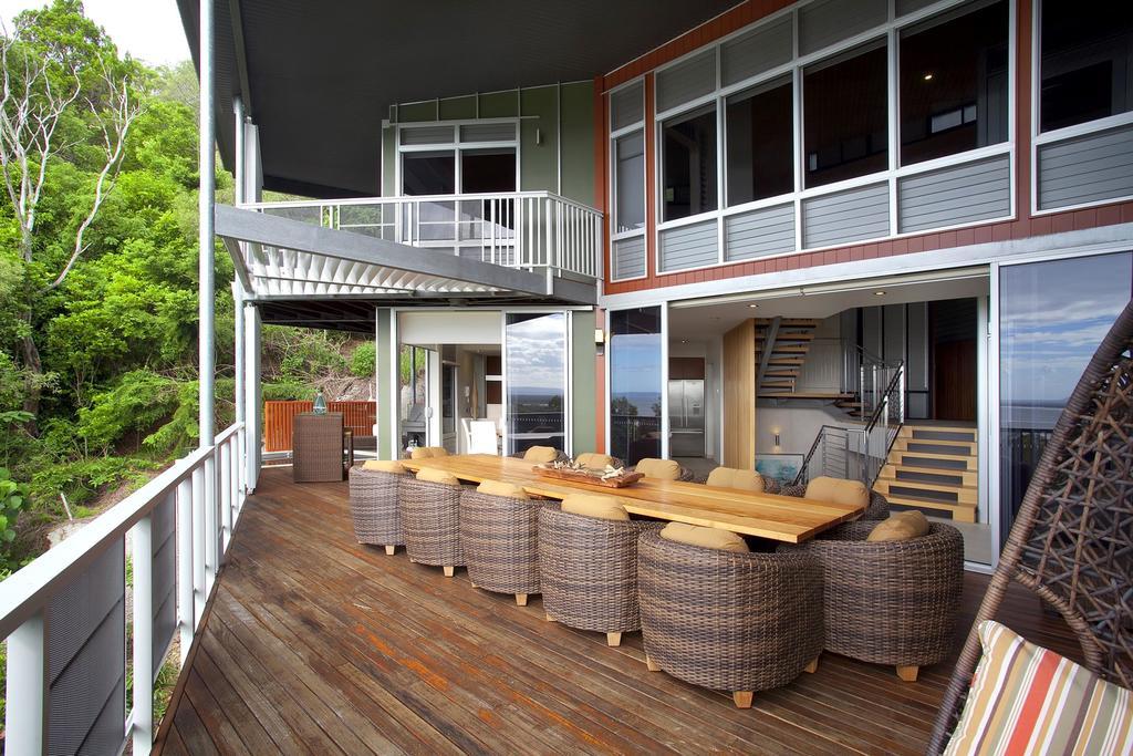 Peppers Noosa Resort And Villas מראה חיצוני תמונה The deck of a villa at the resort