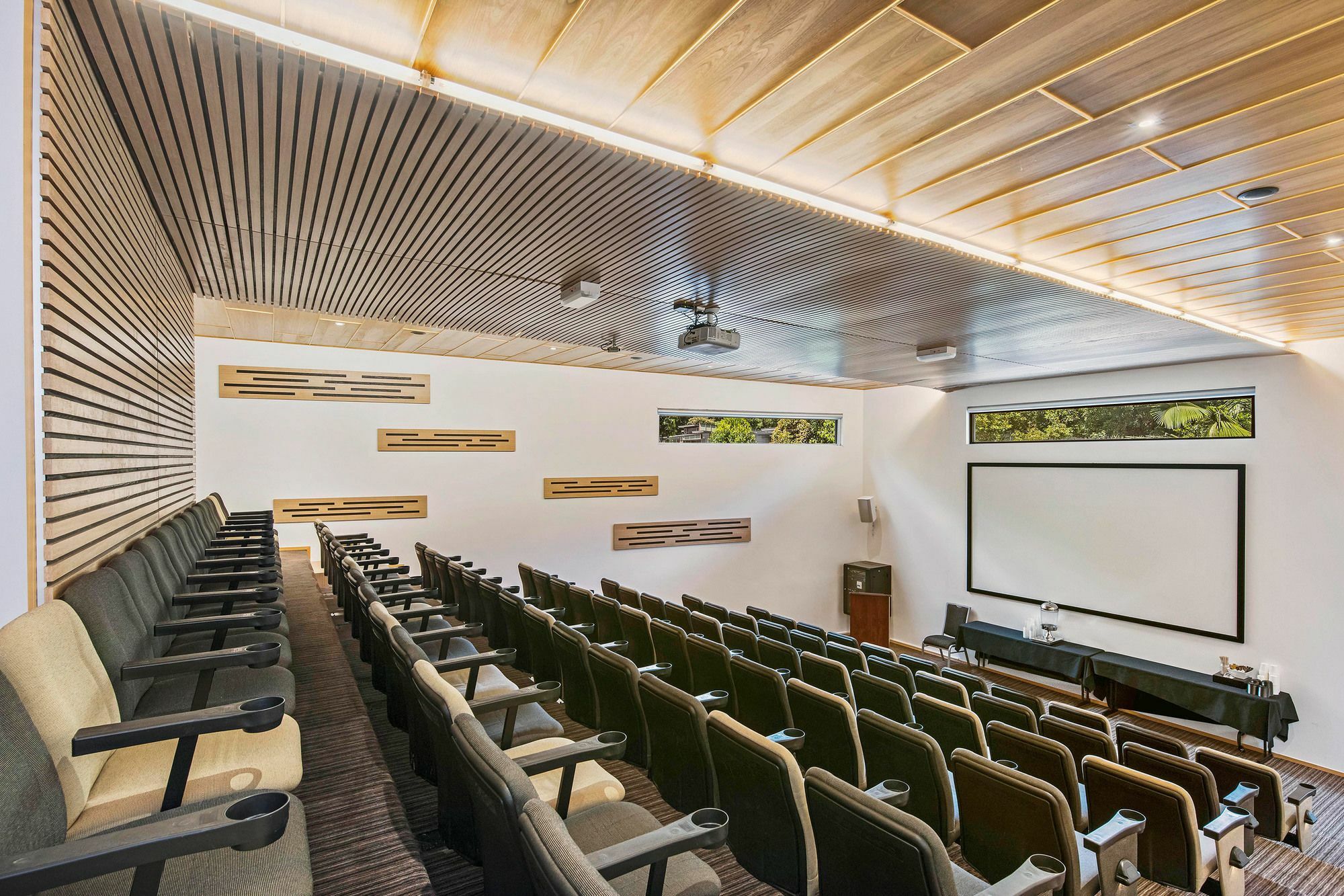Peppers Noosa Resort And Villas מראה חיצוני תמונה The auditorium at the Center for the Arts